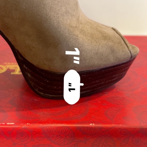 Peep Toe  Carlos Santana Brown suede platform booties - Picture 10 of 10